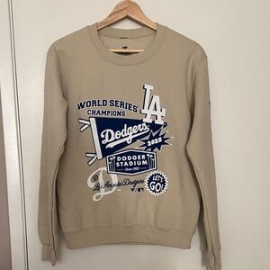 Fanatics Beige Los Angeles Dodgers Crewneck with Navy Graphic NWT